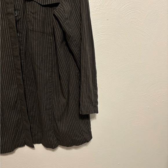 Claiborne Women's Black Pinstripe Button Down Shirt - Picture 7 of 8